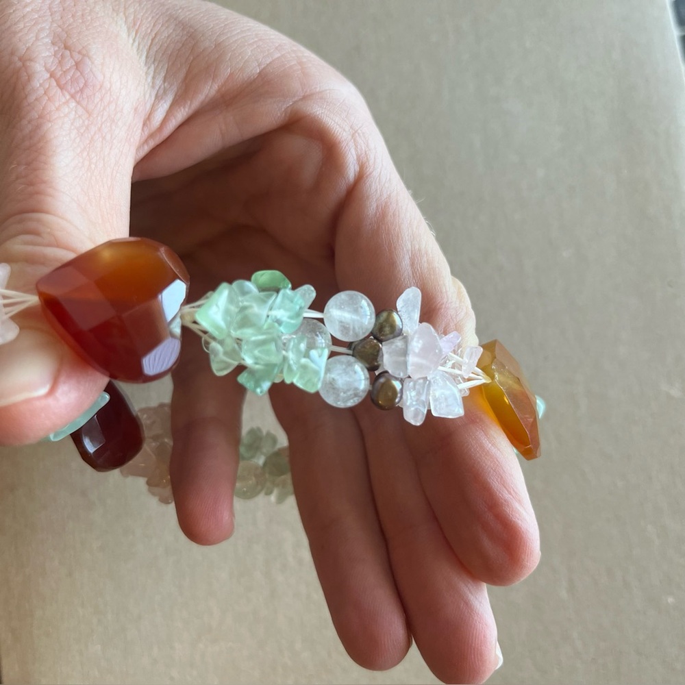 Gemstone Bracelet - pearls, quartz, carnelian on stretchy band - Picture 5 of 6